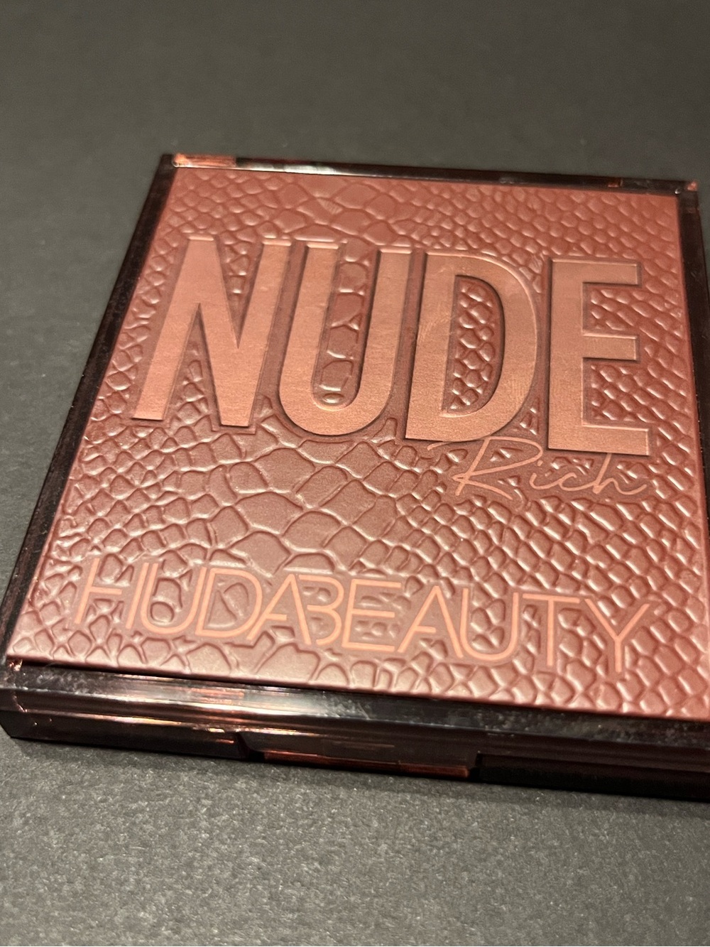 Huda Beauty Rich nude obsession eyeshadow